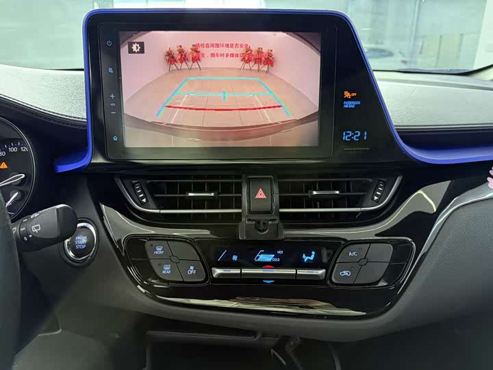 Фото 15 - Toyota C-HR