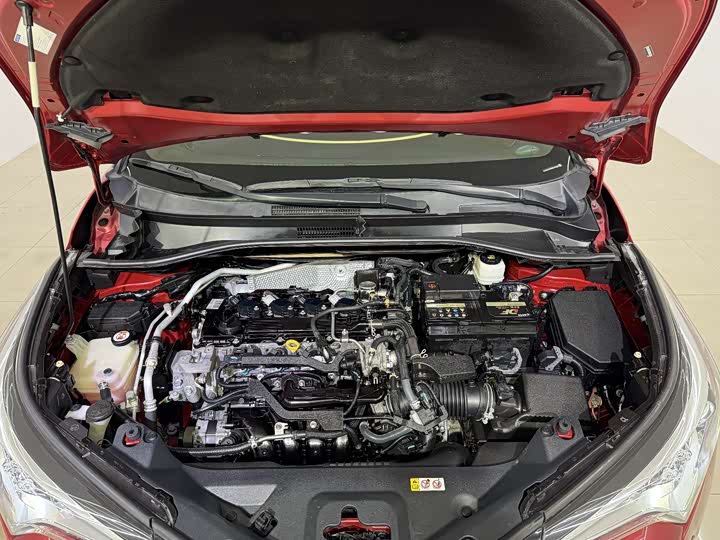 Фото 21 - Toyota C-HR