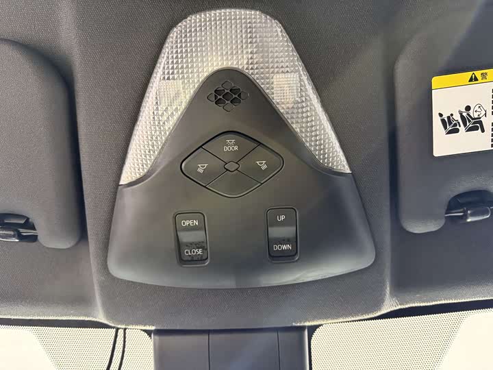 Фото 22 - Toyota C-HR