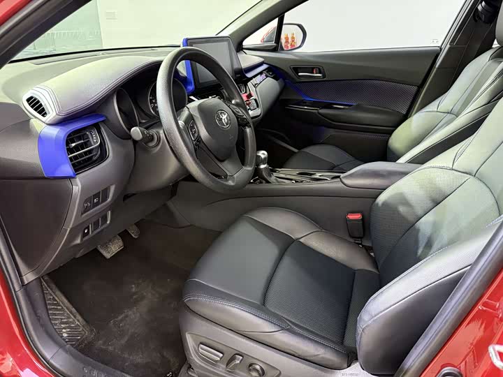 Фото 3 - Toyota C-HR