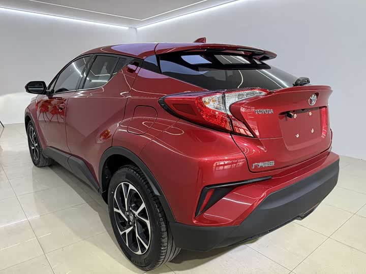 Фото 4 - Toyota C-HR