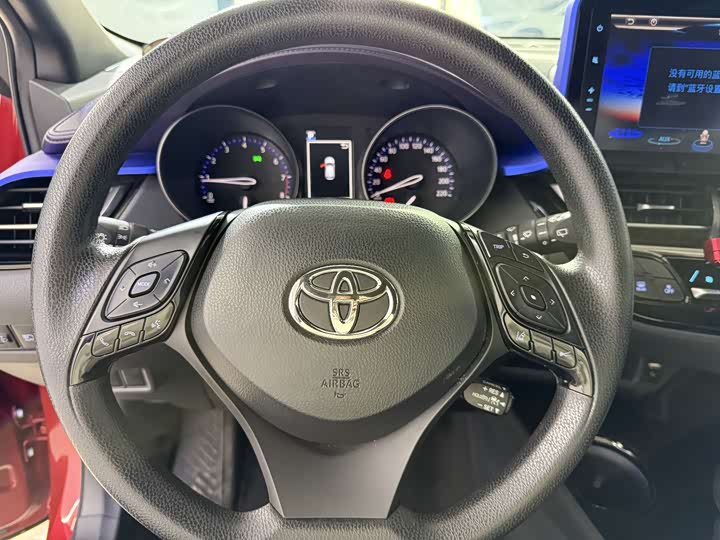 Фото 6 - Toyota C-HR