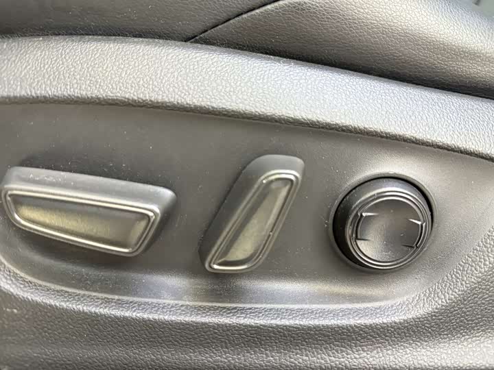 Фото 7 - Toyota C-HR