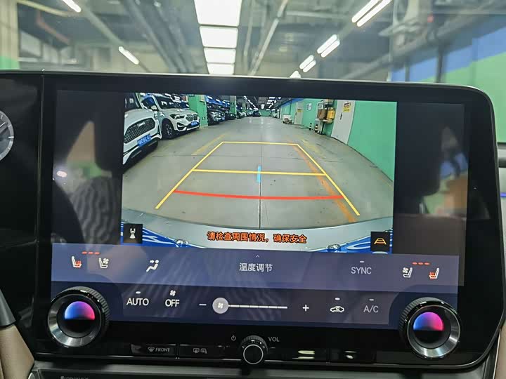 Фото 12 - Lexus ES