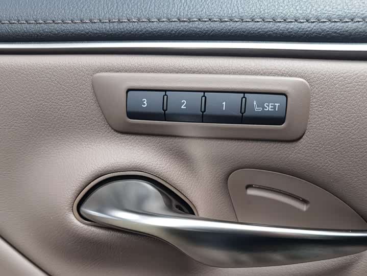 Фото 15 - Lexus ES