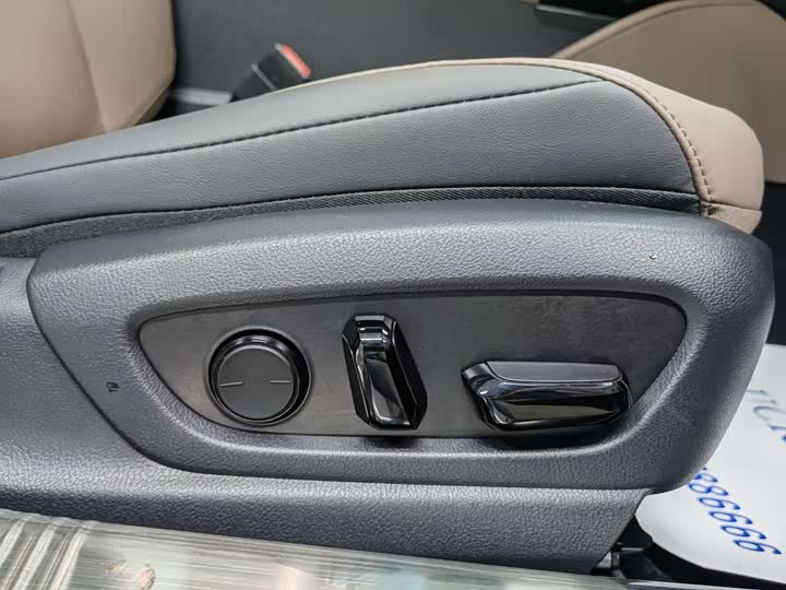 Фото 17 - Lexus ES