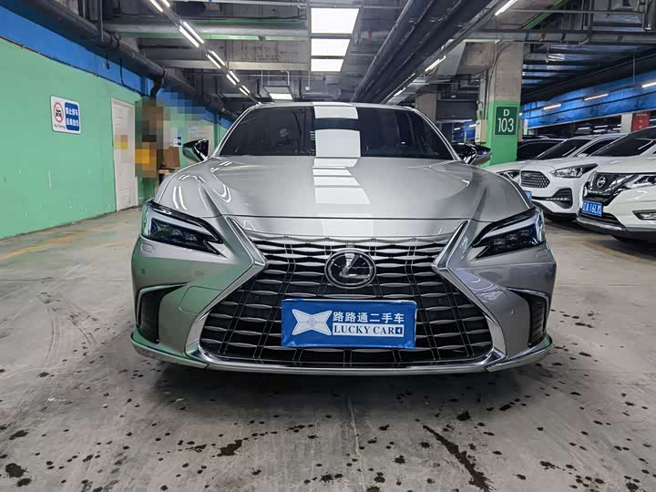 Фото 2 - Lexus ES