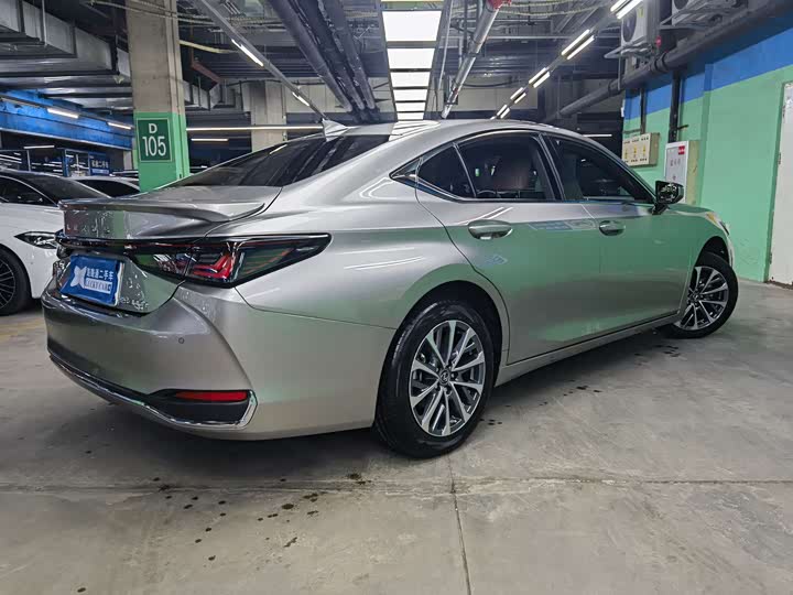 Фото 4 - Lexus ES