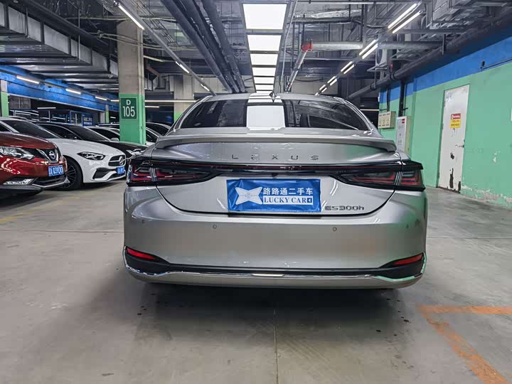 Фото 5 - Lexus ES