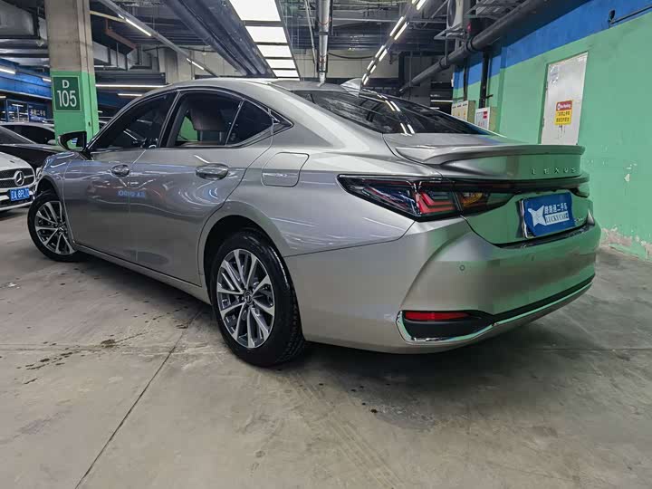 Фото 6 - Lexus ES