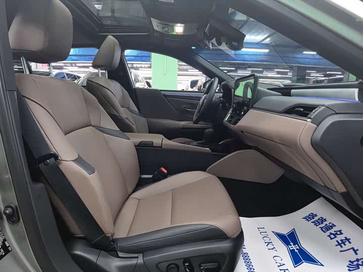 Фото 9 - Lexus ES