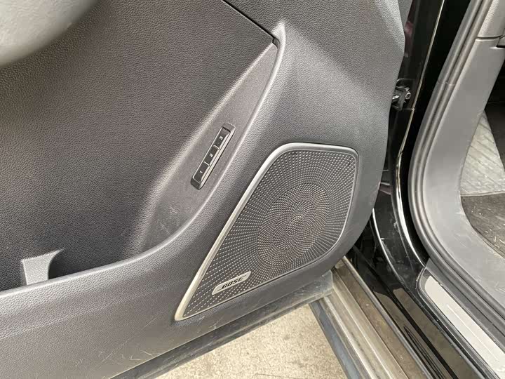 Фото 15 - Hongqi HS7