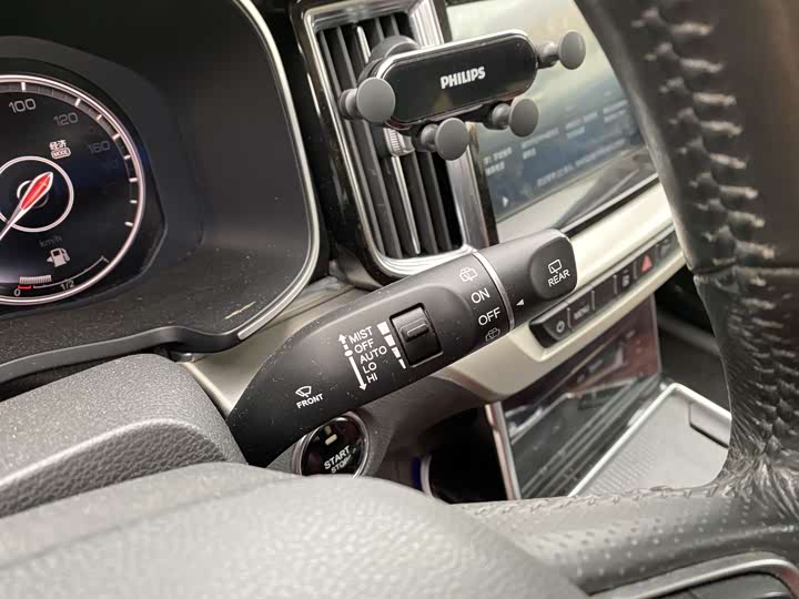 Фото 18 - Hongqi HS7