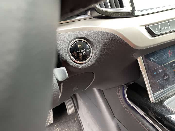 Фото 19 - Hongqi HS7