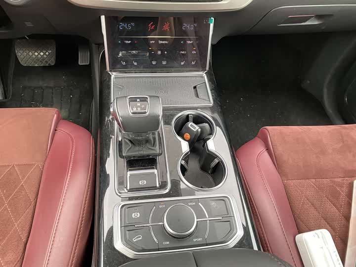 Фото 23 - Hongqi HS7