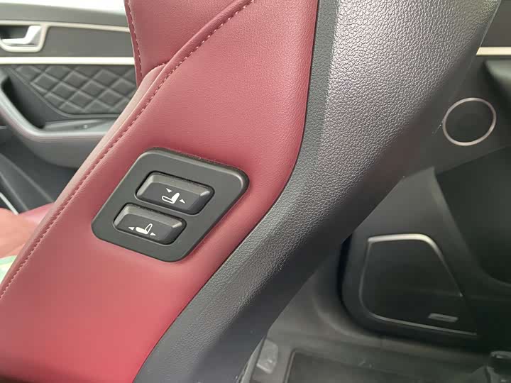 Фото 31 - Hongqi HS7