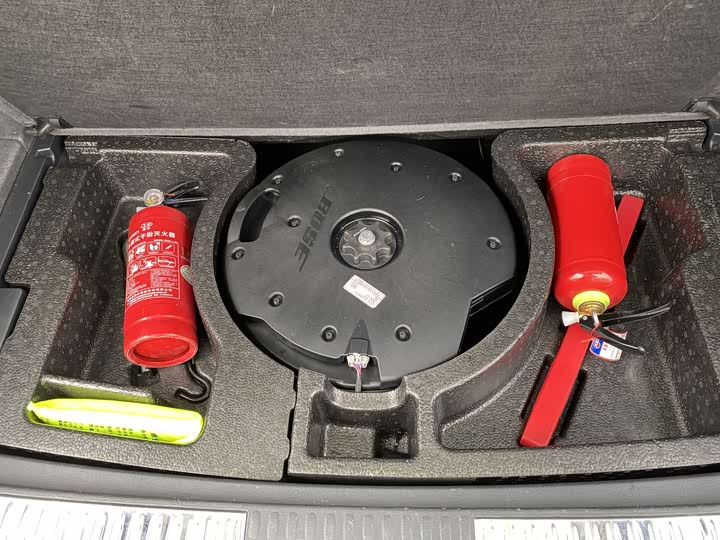 Фото 34 - Hongqi HS7