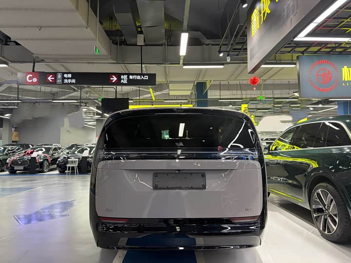 Фото 5 - LiXiang Mega