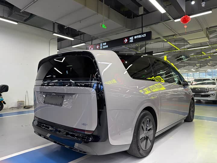 Фото 6 - LiXiang Mega