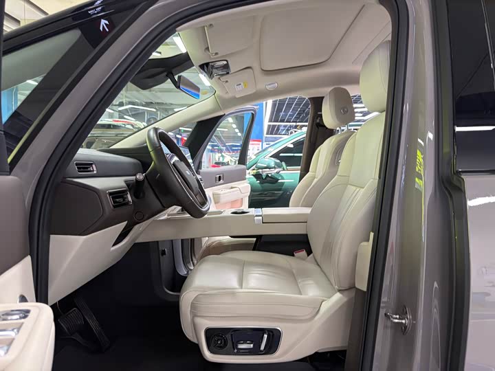 Фото 8 - LiXiang Mega