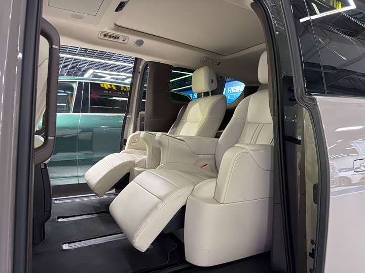 Фото 9 - LiXiang Mega