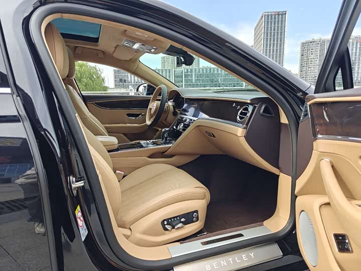 Фото 10 - Bentley Flying Spur