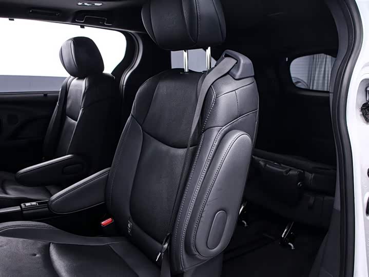 Фото 14 - Toyota Sienna