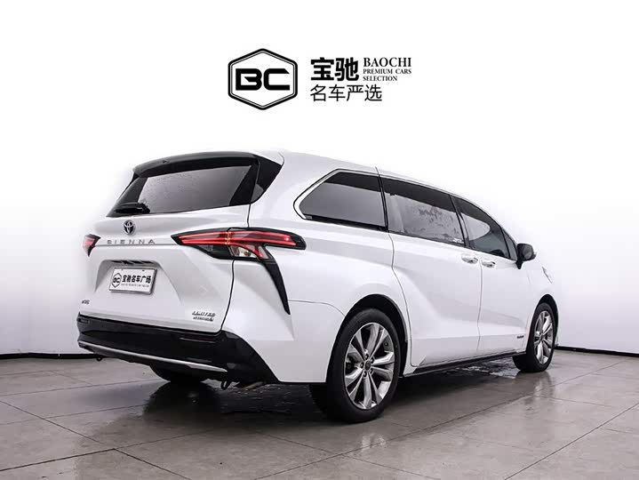 Фото 3 - Toyota Sienna