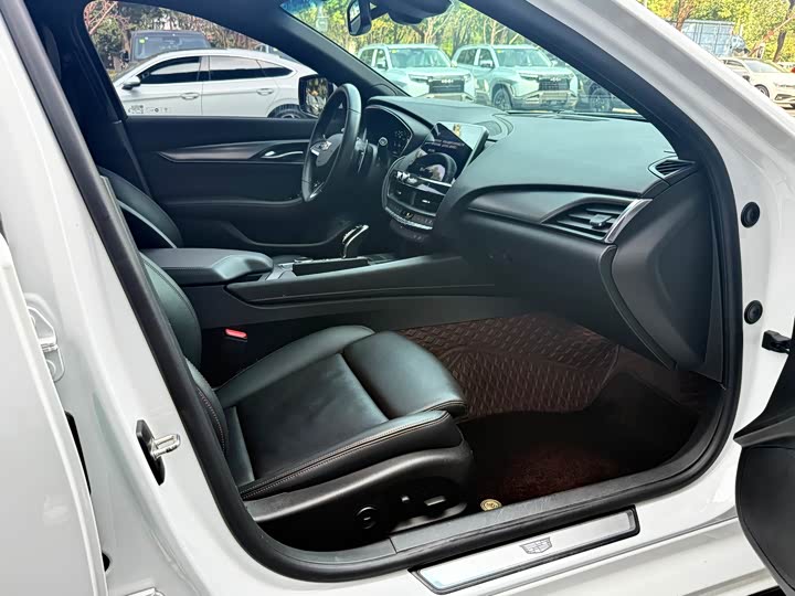 Фото 10 - Cadillac CT5