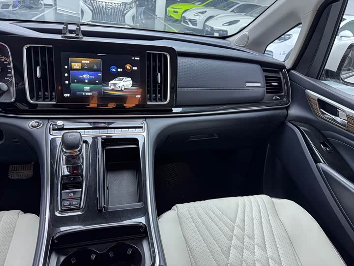 Фото 11 - GAC Trumpchi M8