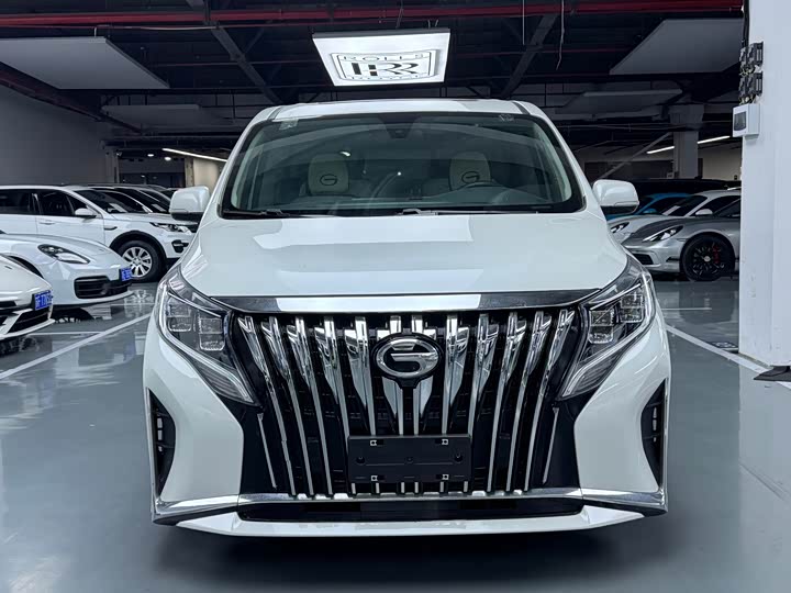 Фото 2 - GAC Trumpchi M8