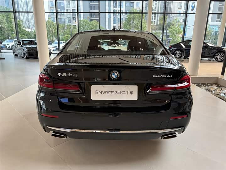 Фото 2 - BMW 5 Series