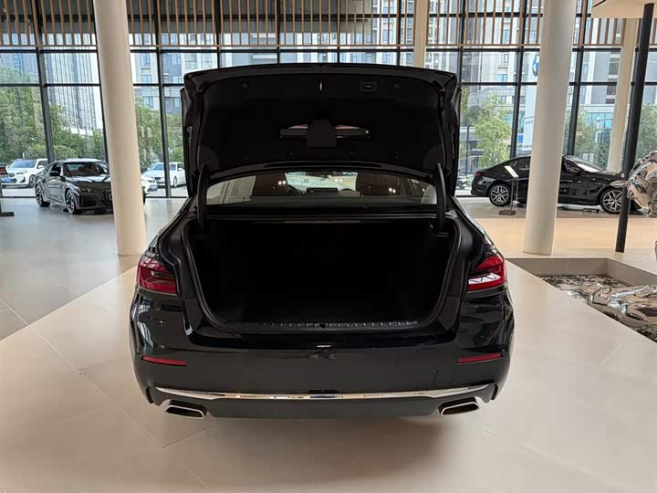 Фото 3 - BMW 5 Series