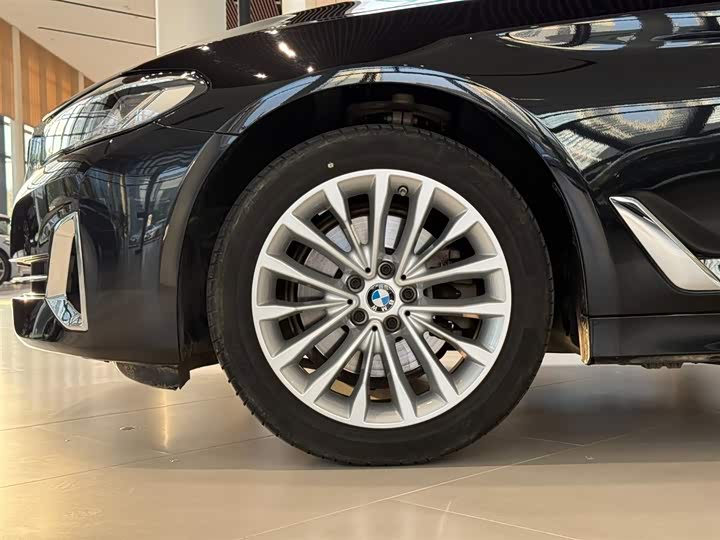 Фото 8 - BMW 5 Series