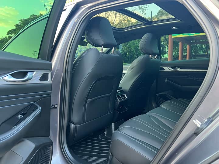 Фото 10 - Geely Preface