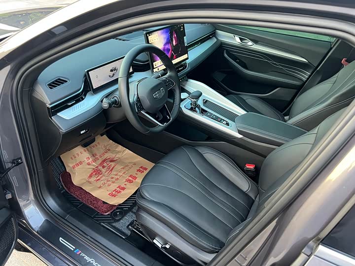 Фото 4 - Geely Preface