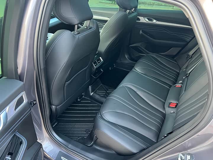 Фото 9 - Geely Preface