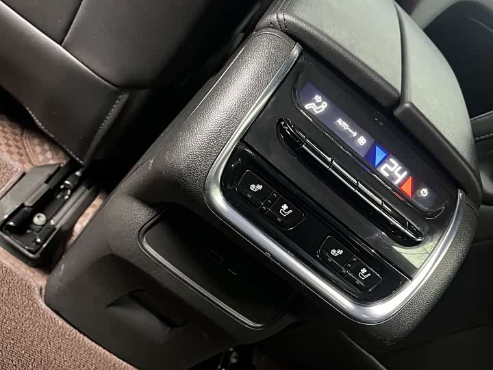 Фото 11 - Buick Enclave