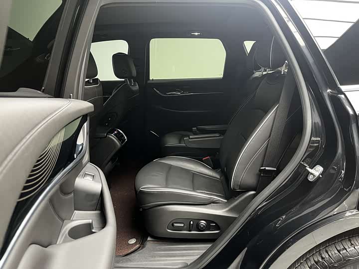 Фото 12 - Buick Enclave