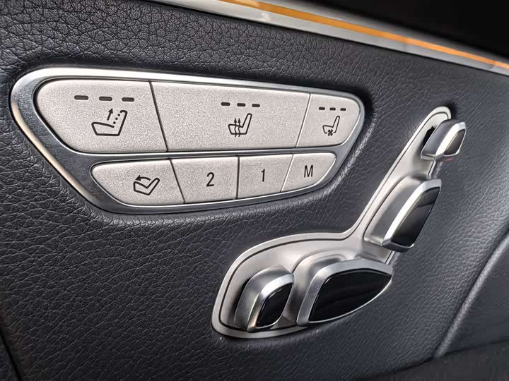 Фото 10 - Mercedes-Benz V-Class