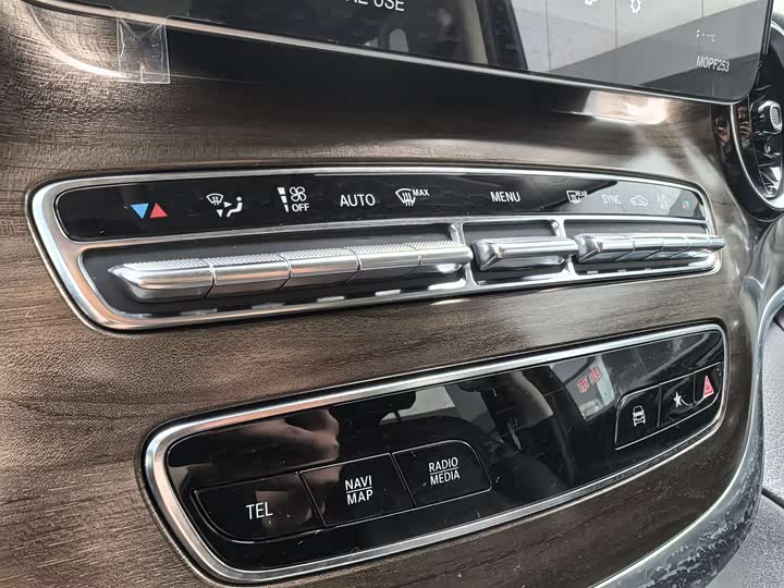 Фото 16 - Mercedes-Benz V-Class