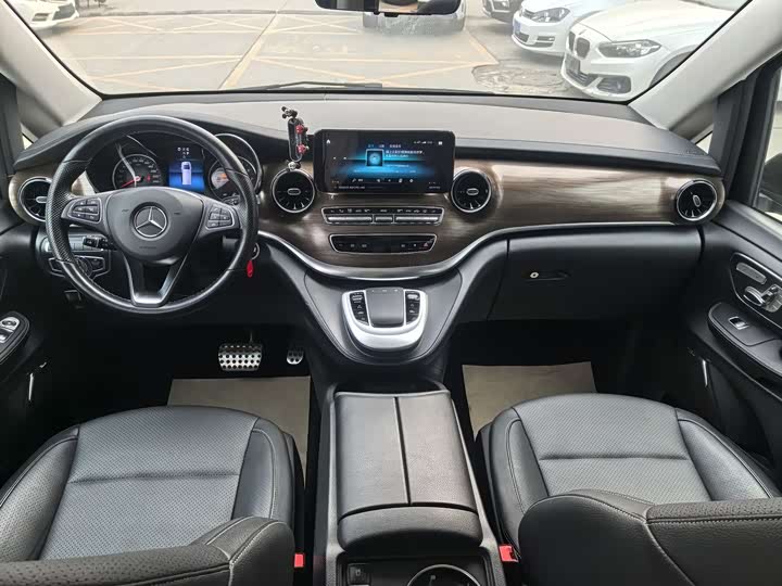 Фото 17 - Mercedes-Benz V-Class