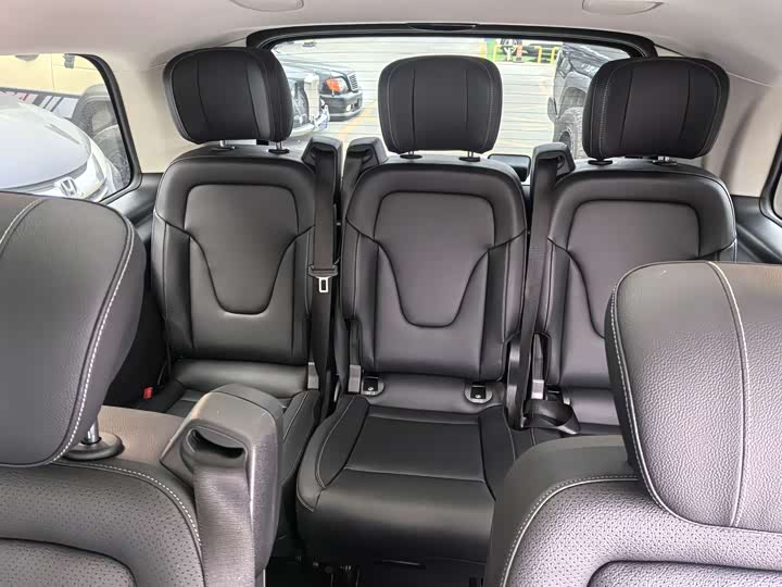 Фото 22 - Mercedes-Benz V-Class