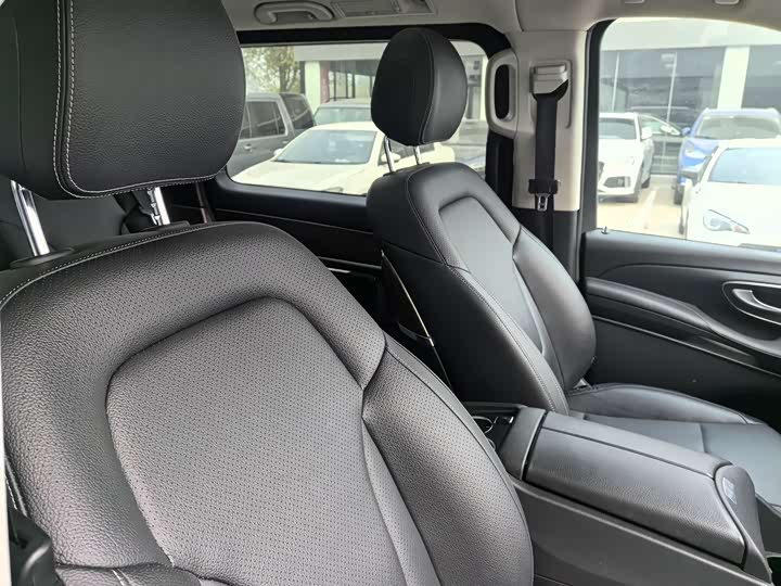 Фото 25 - Mercedes-Benz V-Class