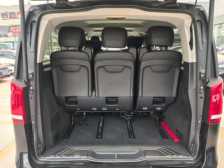 Фото 26 - Mercedes-Benz V-Class