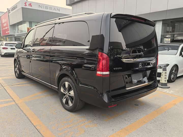 Фото 27 - Mercedes-Benz V-Class