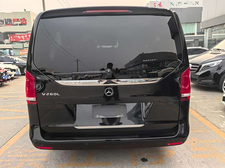 Фото 28 - Mercedes-Benz V-Class