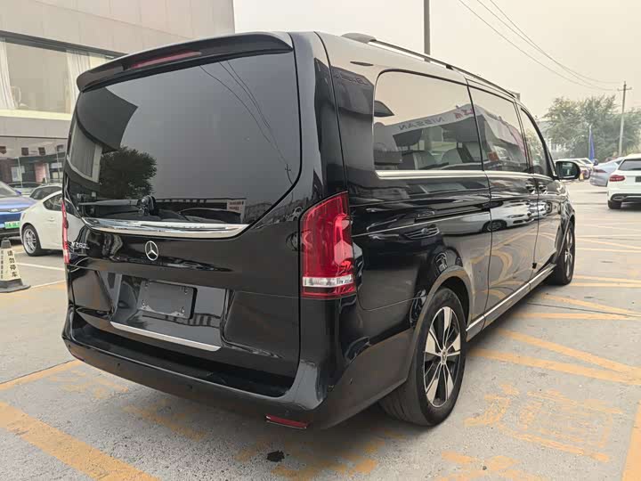 Фото 29 - Mercedes-Benz V-Class