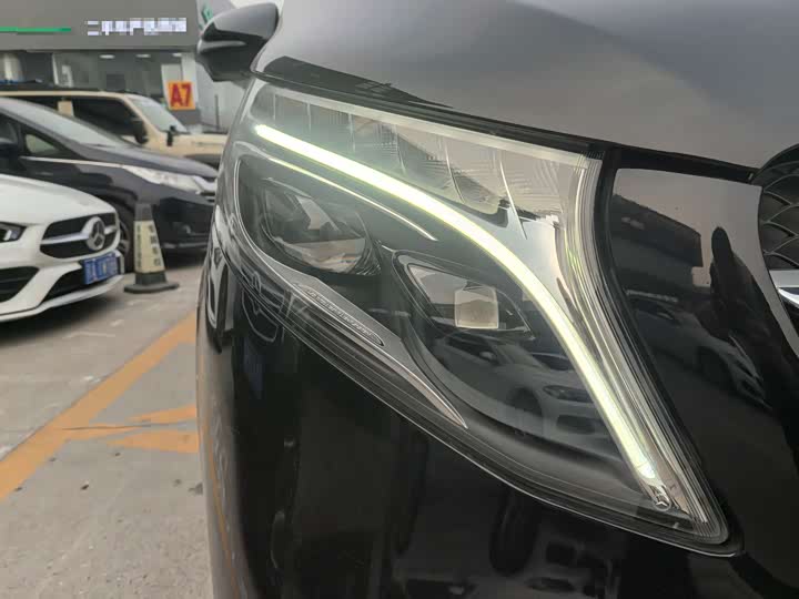 Фото 5 - Mercedes-Benz V-Class