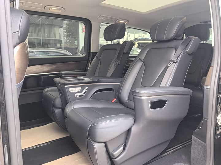 Фото 7 - Mercedes-Benz V-Class